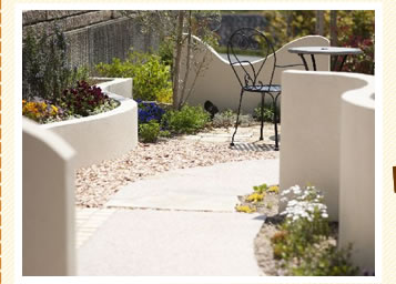 毎日通りたくなるアプローチのある南欧風コートダジュールのお庭