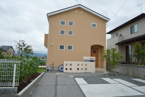 やさしい雰囲気に包まれたナチュラルモダンスタイル
