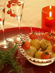 鱈とチーズの一口コロッケ&シャンパン・マイクロトマト添え