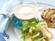 桃とルッコラとブラックペッパーのサラダ&桃の冷製スープ