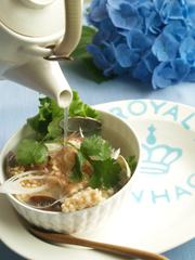 香草たっぷり！あさりとおこげのスープ