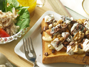 「ナッツとブルー&マスカルポーネチーズの厚切りトースト」「ささみとルッコラのサラダ~すりりんごと味噌のドレッシング~」